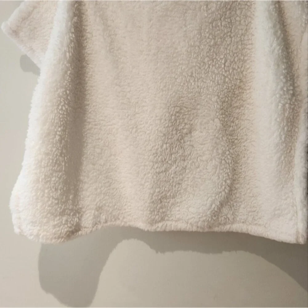 UGG Discontinued Nwot‎ Sherpa Pillow Case
